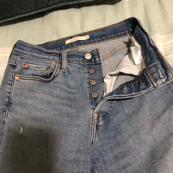 Levi’s - Picture 4 of 5